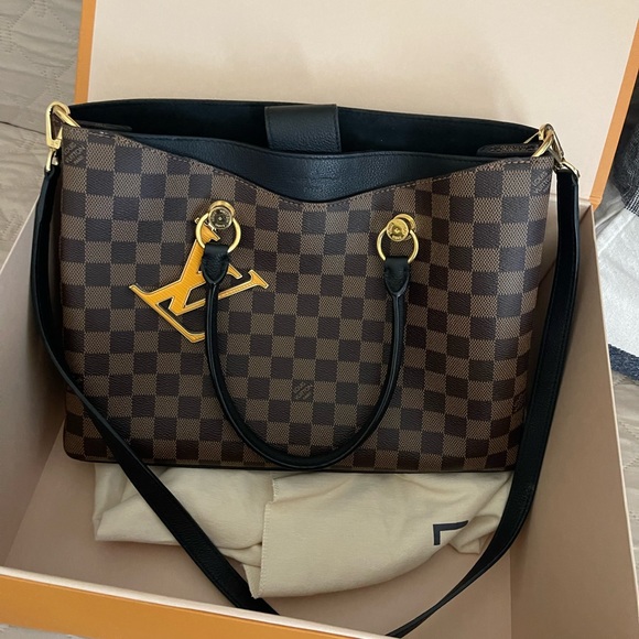 Louis Vuitton Riverside - Picture 2 of 9